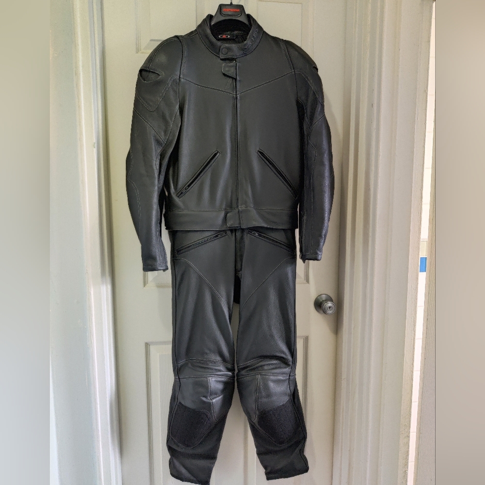 Spidi Men's size S (EU 46) 2 piece GTS black leather touring suit